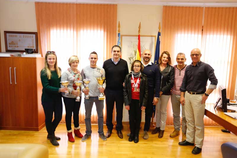 El alcalde felicita a Lucía Martínez y Jorge Berenguer por los logros de la temporada