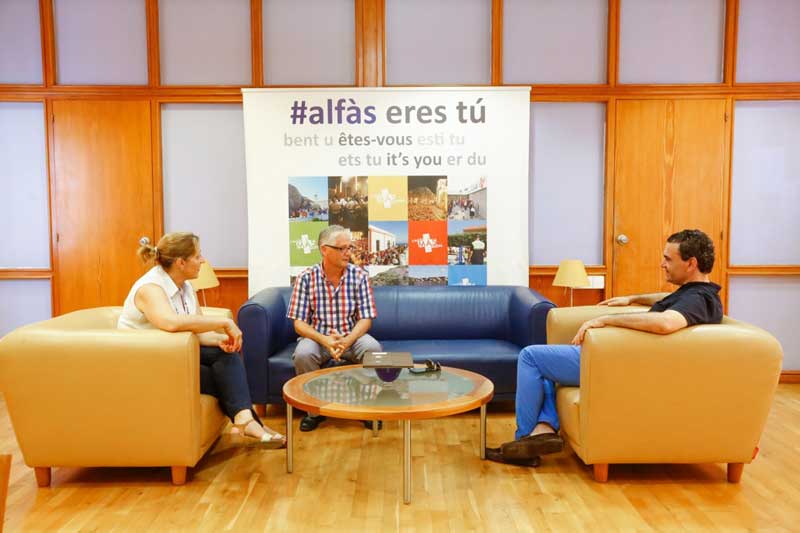 El alcalde de l'Alfàs recibe a Francesc Llorca Ibi, Premio a la Excelencia Docente por la Universidad de Alicante