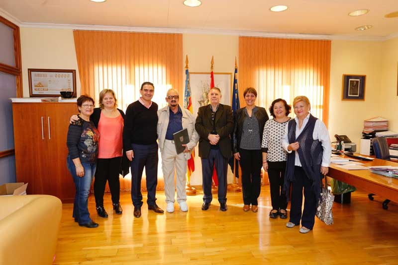 El alcalde felicita a Tomás Melià en su 90 cumpleaños