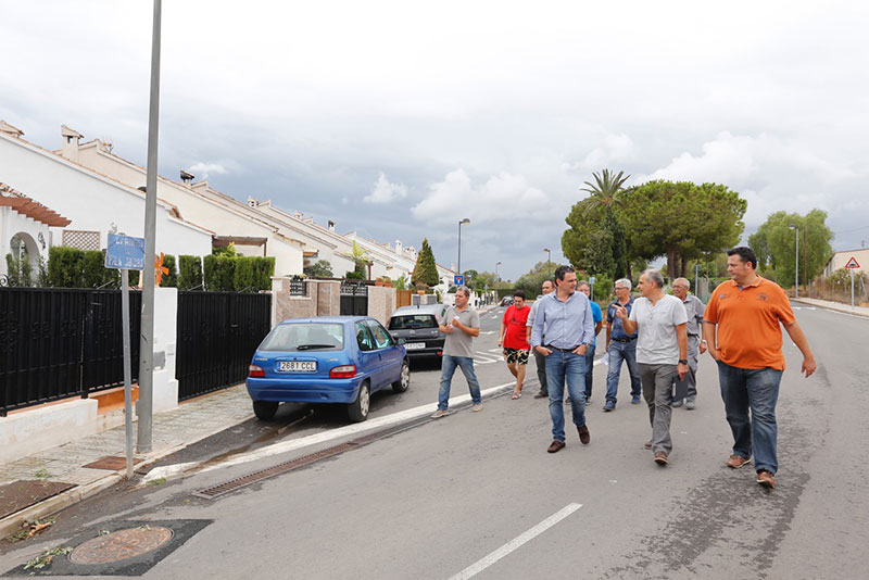 El alcalde se reúne con los vecinos de la Urbanización El Tossalet