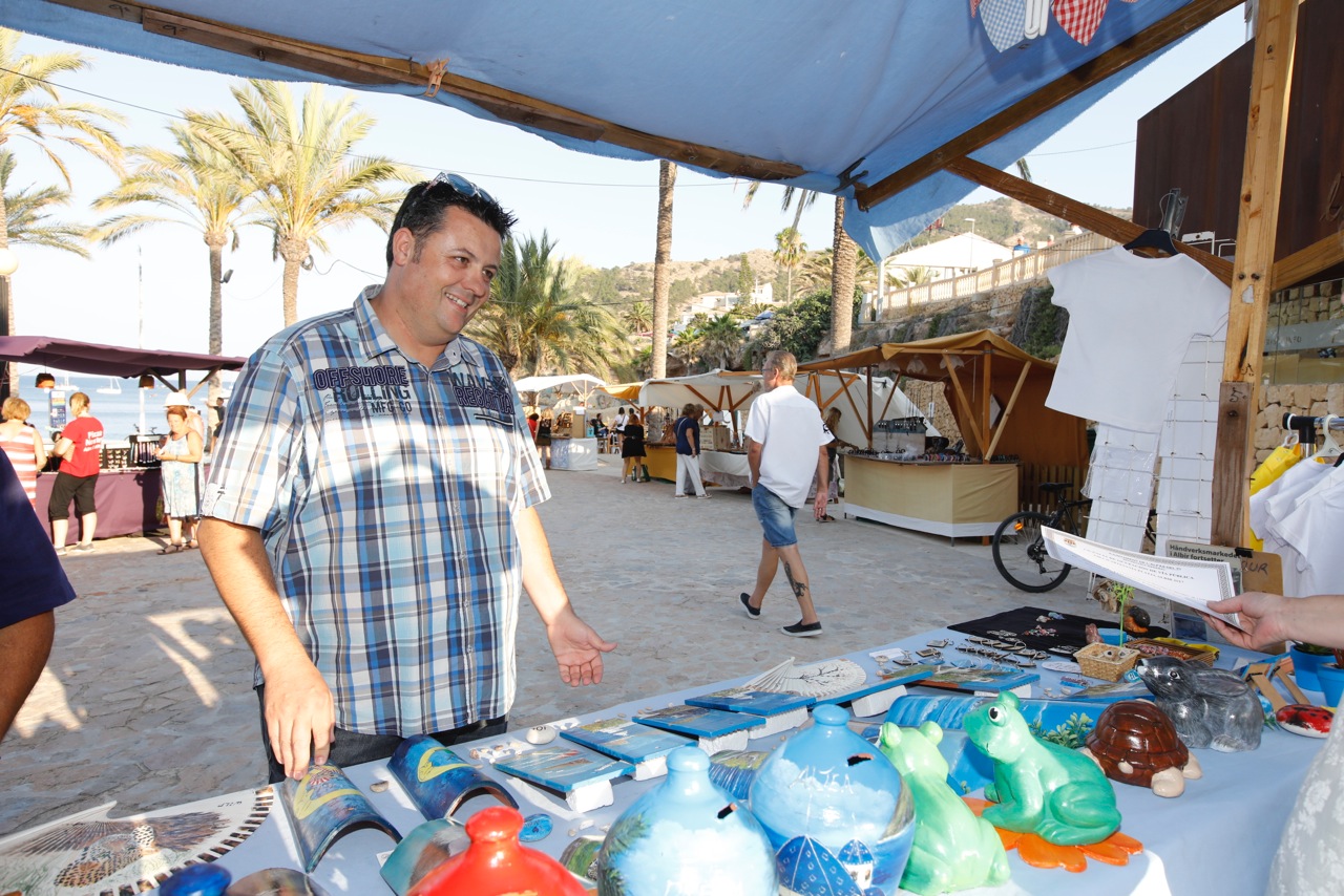 La Feria de Artesanía de la Playa del Racó de l’Albir marca el inicio de la temporada estival