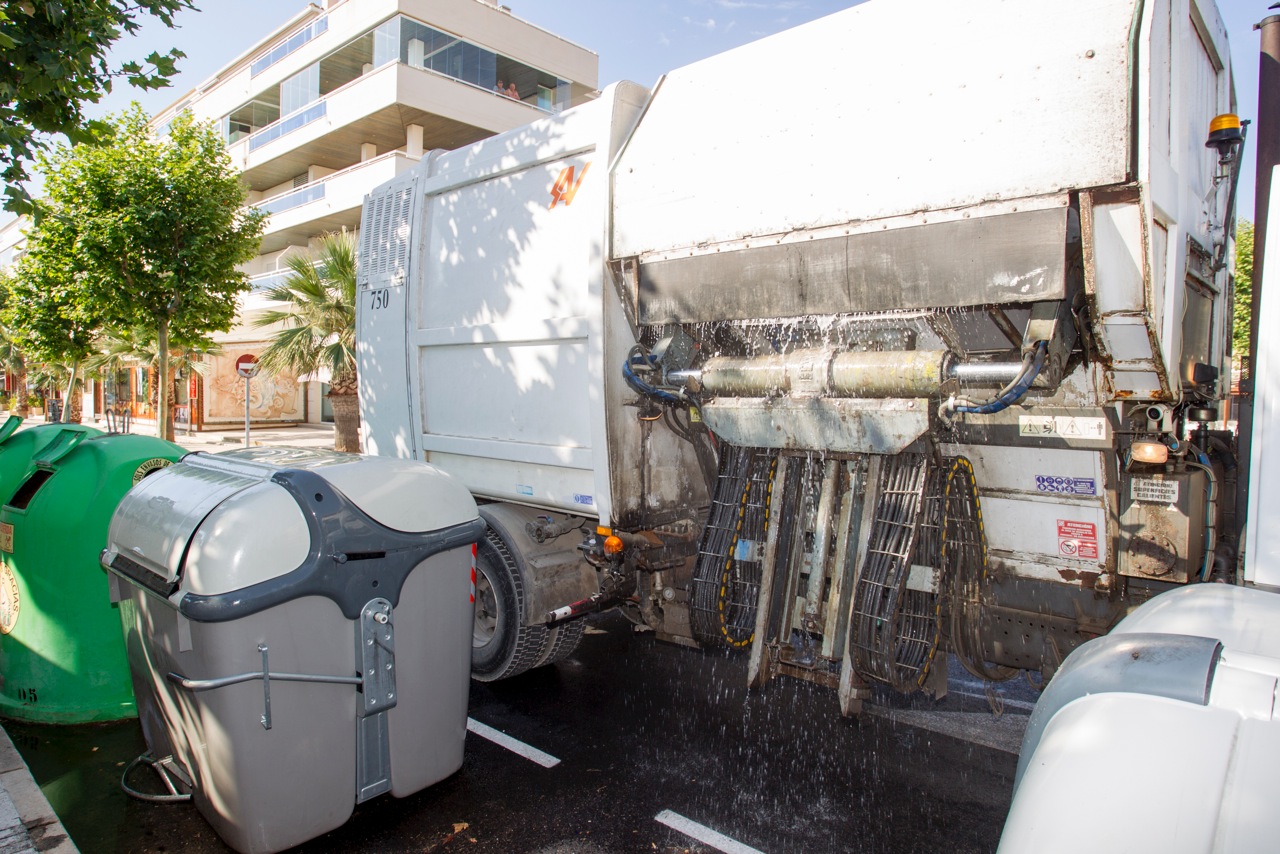 vehículo lavacontenedores en l'Alfàs del Pi