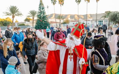 San Nicolás abrió con su visita los actos navideños en l’Alfàs del Pi