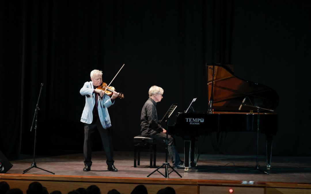 El violinista Arve Tellefsen y el pianista Siegmund Watty en concierto en la Casa de Cultura de l’Alfàs