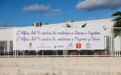 Las pancartas ‘L’Alfàs del Pi contra la violencia de Mujeres y Niñas’ en los centros escolares desde hoy