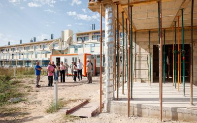El Ayuntamiento construye un almacén y un baño adaptado en la parcela de huertos urbanos de l’Arabí