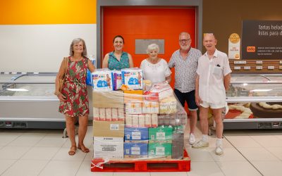 El club británico CHUMS realiza una nueva compra solidaria por valor de 600 euros para el Banco de Alimentos