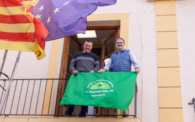 Desde hoy ondea en el Ayuntamiento de l’Alfàs la Bandera Verde 2023 nuevo distintivo medioambiental