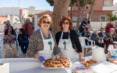 Continúa la Semana del Mayor: taller de buñuelos con las Amas de Casa, yoga en la playa y charla sobre Sintrom