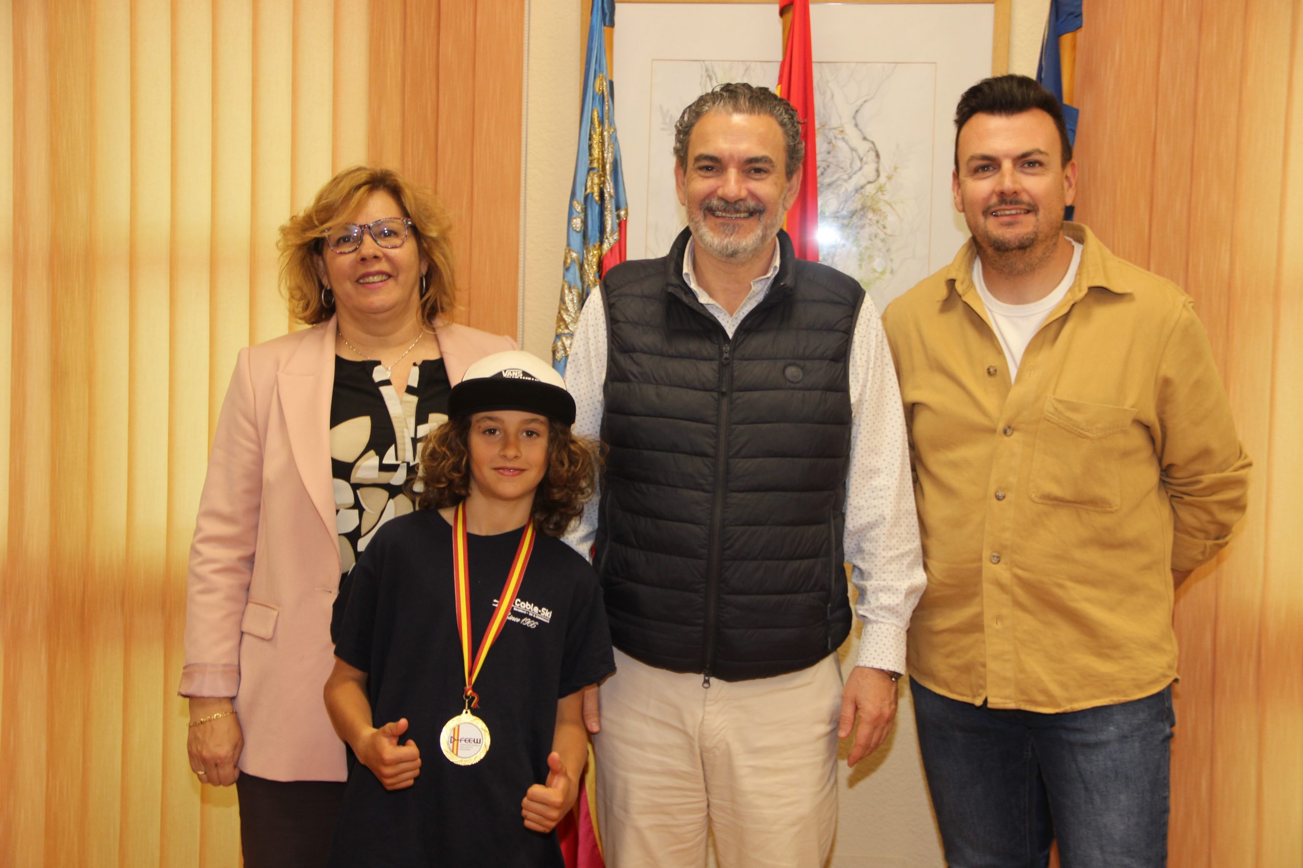 El polifacético y joven deportista  Liam Such Scotti  ha sido recibido por el Alcalde Vicente Arques