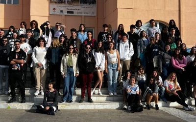 Medio centenar de personas participan en la visita al Salón del Manga de Alicante organizada por Juventud