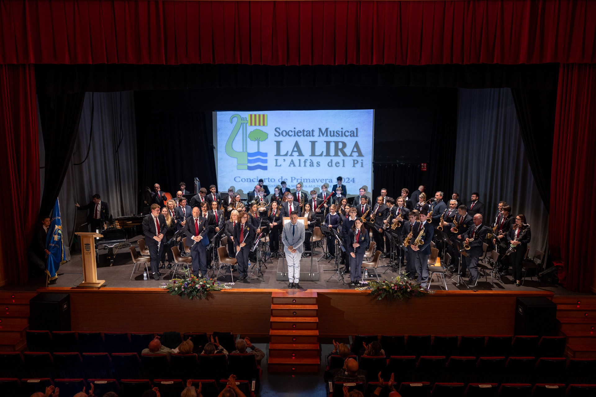 La Lira entrega la insignia de oro 2023 al exdirector de la Casa de Cultura Vicente Escrig