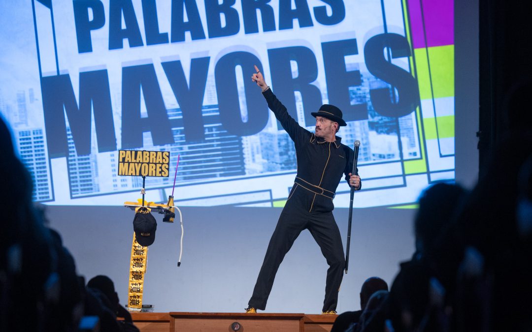 Alex O’Dogherty conquistó al público de l’Alfàs con su espectáculo ‘Palabras Mayores: más imbécil que nunca’
