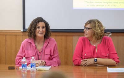 La periodista Mercedes Caballero recaló en l’Alfàs del Pi para presentar su novela ‘La soledad del pecado’