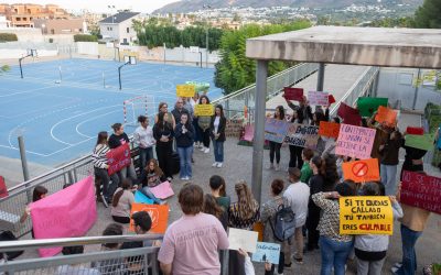 El IES L’Arabí de l’Alfàs del Pi celebra un acto en recuerdo de las víctimas de acoso escolar