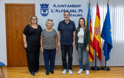 El Ayuntamiento de l’Alfàs del Pi renueva su compromiso con la Asociación de Amas de Casa