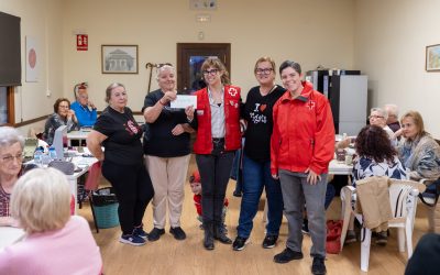 Los mayores del Hogar del Pensionista de l’Alfàs del Pi donan 1.000 euros a Cruz Roja