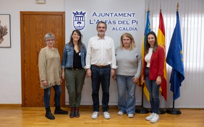 El Ayuntamiento de l’Alfàs y Huellas de Mujer colaboran en iniciativas con perspectiva de género