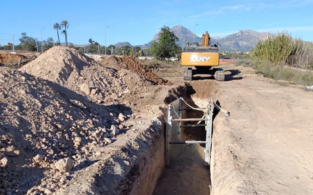 L’Alfàs renueva redes de saneamiento y agua potable como paso previo al encauzamiento del Barranco Hondo