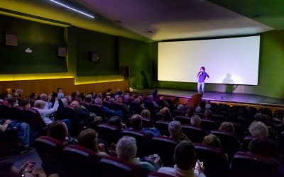 Éxito de público en la sesión especial de ‘La invasió dels bàrbars’ en el Cine Roma de l’Alfàs del Pi