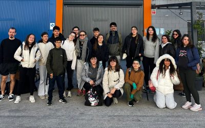 Una veintena de personas participan en una jornada de escalada deportiva organizada por Juventud