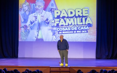 Los Mayorales de las Fiestas de San José encantados con el éxito del monólogo de Miki Dkai en l’Alfàs