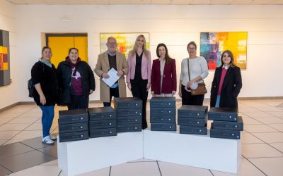 La empresa PATC Sales Support dona 20 ordenadores para el programa Reactiva-T de l’Alfàs del Pi