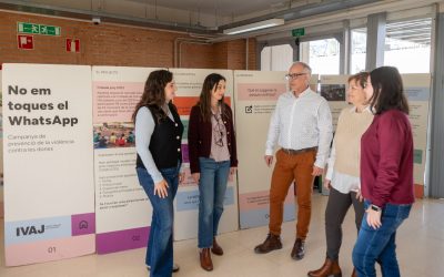 La exposición ‘No em toques el WhatsApp’ conciencia a la juventud sobre la violencia contra las mujeres