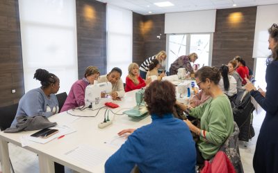 La Oficina Pangea de l’Alfàs del Pi inicia un curso gratuito de arreglos y rediseño de ropa