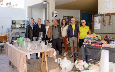 El voluntariado noruego Frivillig celebra un rastro solidario en l’Alfàs