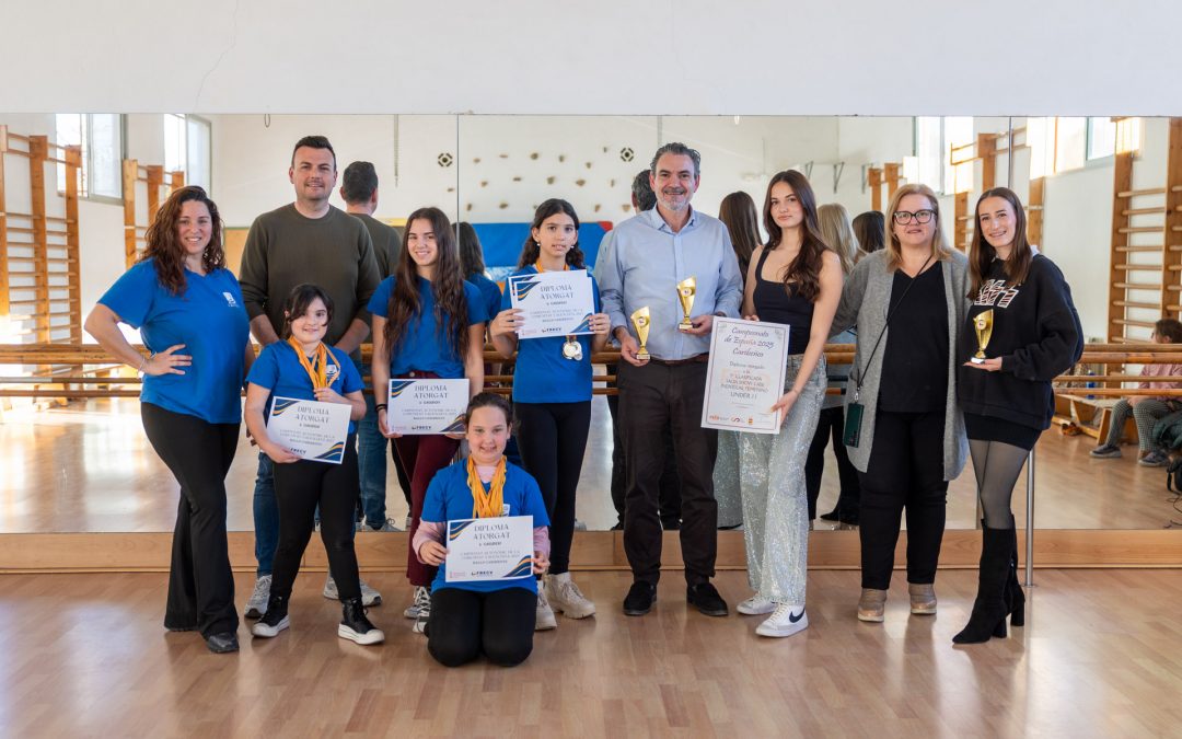 El Alcalde Vicente Arques visita las campeonas del Club de Costa Blanca Balla de l’Alfàs del Pi