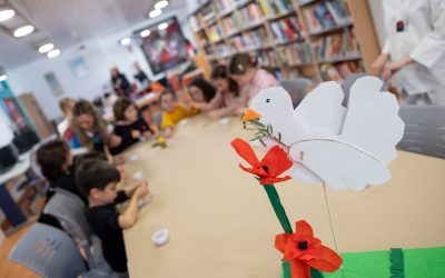 La Biblioteca Infantil de l’Alfàs del Pi acoge un taller de artesanía creativa para celebrar la primavera