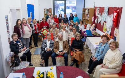 Las Amas de Casa celebran el 8M con la entrega de premios de los concursos literarios y de manualidades