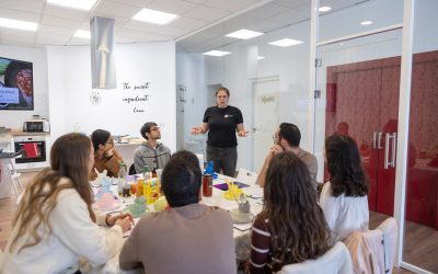 Juventud celebra un taller de cocina internacional centrado en India y China