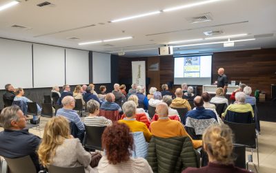 El ex investigador forense Barend Cochez comparte su experiencia en una conferencia en l’Alfàs del Pi