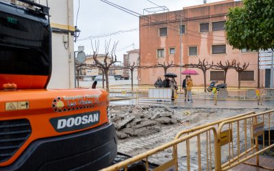 El Ayuntamiento de l’Alfàs del Pi supervisa el inicio de las obras de mejora de accesibilidad de la plaza Mayor