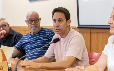 José Figueres presenta en l’Alfàs del Pi su libro ‘Camigrants’ sobre la realidad migratoria