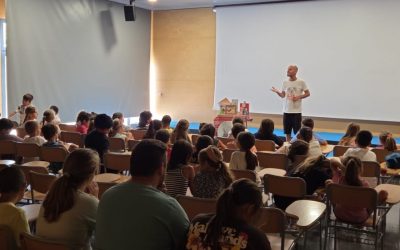 Alberto Celdrán acerca la magia de los cuentos al alumnado de los colegios públicos de l’Alfàs del Pi
