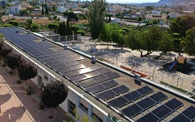 Entra en su recta final la instalación de placas fotovoltaicas en el CEIP Veles e Vents de l’Alfàs del Pi