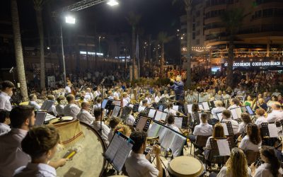 La Lira inaugura la programación Estiu Festiu 2026 ante un multitudinario público en la playa de l’Albir