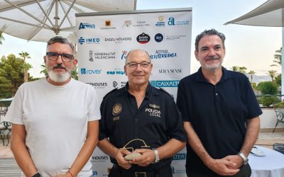 La Policía de l’Alfàs recibe el Premio Illeta d’Or en reconocimiento a su compromiso y vocación de servicio