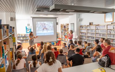 Los más pequeños descubren a Murakami y Hokusai en un taller creativo en la Biblioteca Infantil