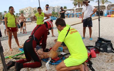 Los servicios de vigilancia y socorrismo de la playa de l’Albir realizaron un simulacro de emergencia