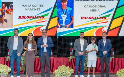 María Cortés Martínez y Carlos Grau Mena , ambos jugadores de balonmano elegidos los mejores deportistas de l’Alfàs del Pi