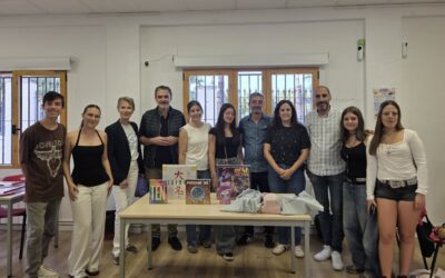 La delegación de Covarrubias se interesa por el Taller de Juegos de Mesa de l’Alfàs del Pi